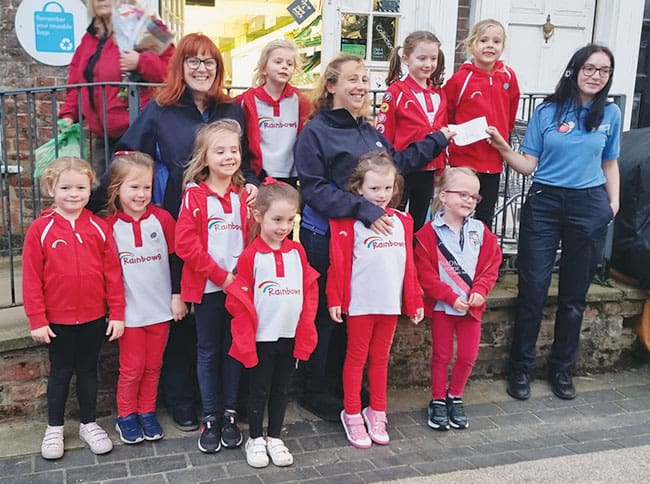 Easingwold Rainbows Receive Donation